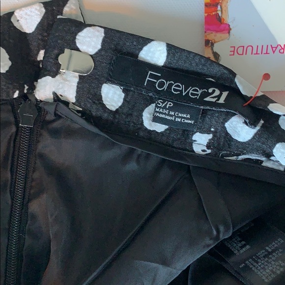 Forever 21 Black & White pockets silky  S/P - Picture 7 of 8